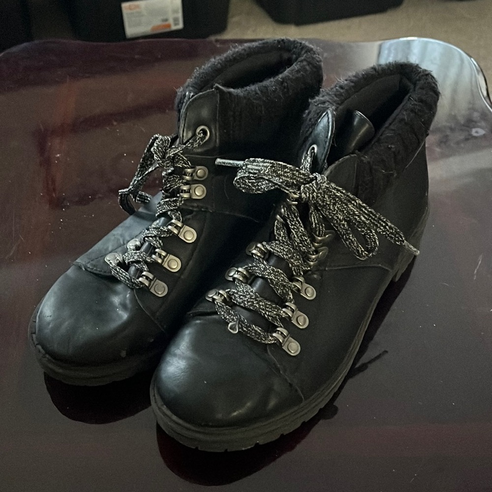 Low cut boots